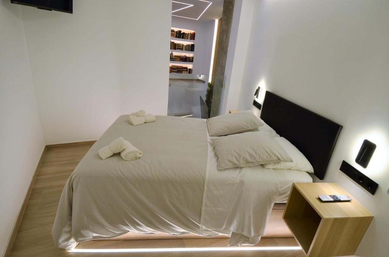 Apartament Biblioteca De Lujo En El Centro Historico De Malaga Zewnętrze zdjęcie