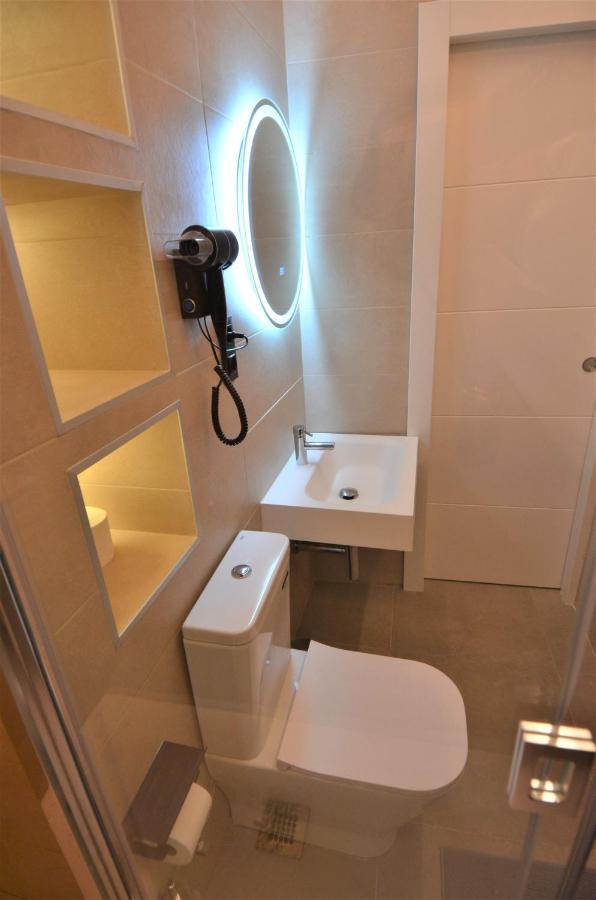 Apartament Biblioteca De Lujo En El Centro Historico De Malaga Zewnętrze zdjęcie